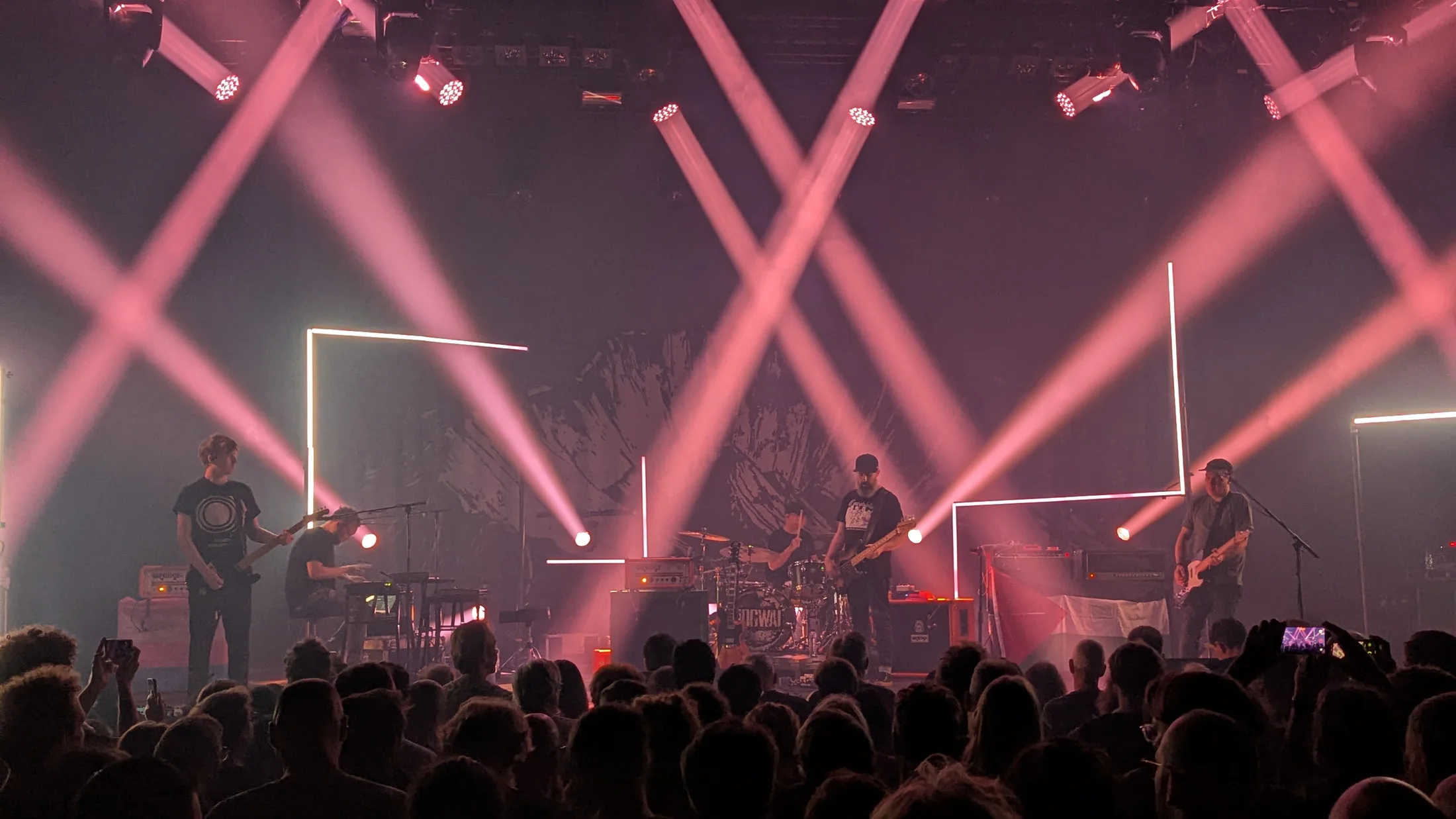 Doornroosje, 2025. Burns on keys, Mackay on guitar.